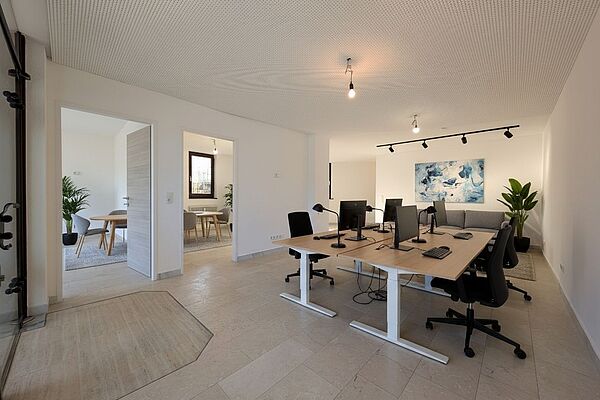 Attraktive Geschäfts- und Bürofläche mit Parkplätzen in Schwaz