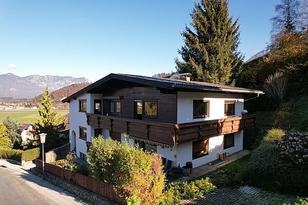 Großzügiges und wunderschön gelegenes Zweifamilienhaus mit großem Potenzial in Wörgl